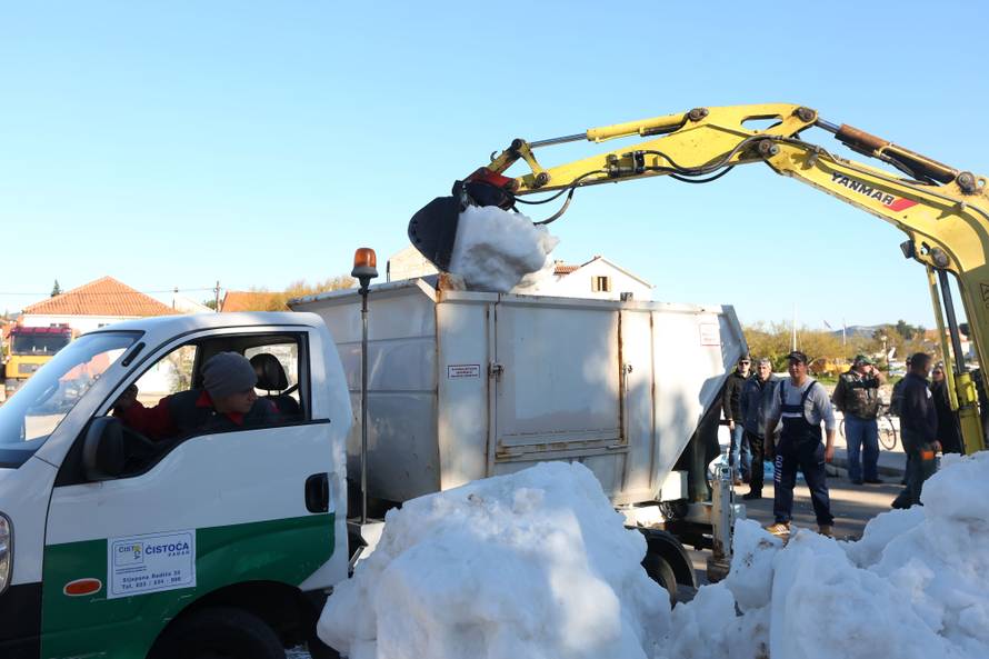 Skijaški spektakl uz more: Iška kraljica privukla je stotine ljudi