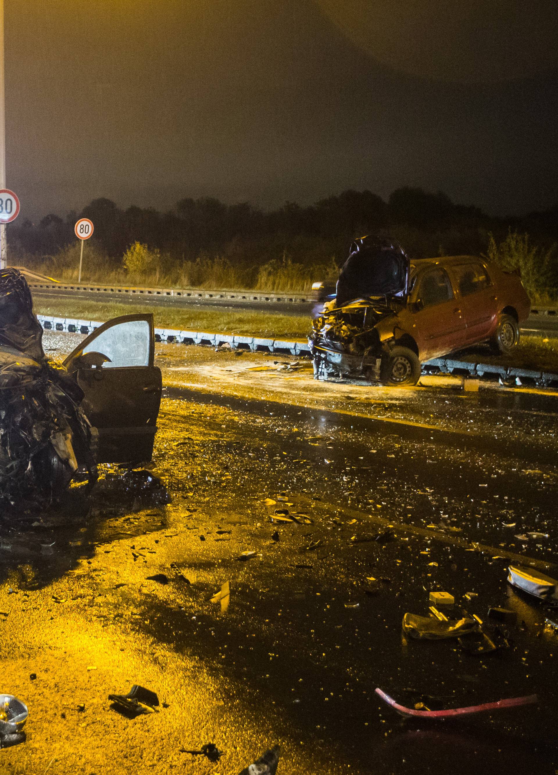Teška nesreća na Jankomiru:  Auti su u potpunosti uništeni