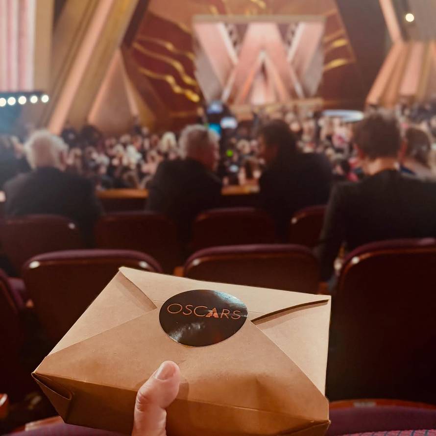 Naša oskarovska ekipa u ludilu pred dodjelu: Neki se šminkaju, Bogdan pere suđe, Nebojša jede