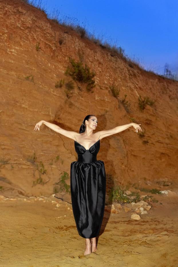 Prva je govorila o povećanju grudi, a danas Ivana Banfić uživa daleko od gradske buke