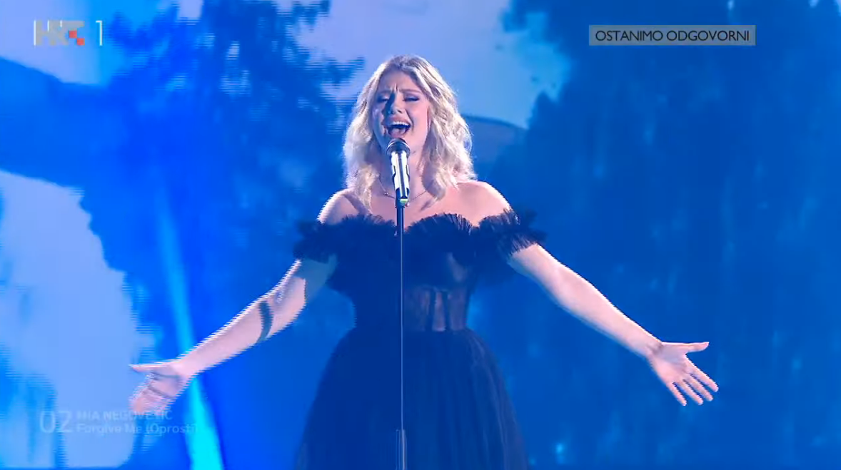 Mia Negovetić pjevala je u crnoj dugoj haljini, a tijekom nastupa nije mogla suspregnuti suze