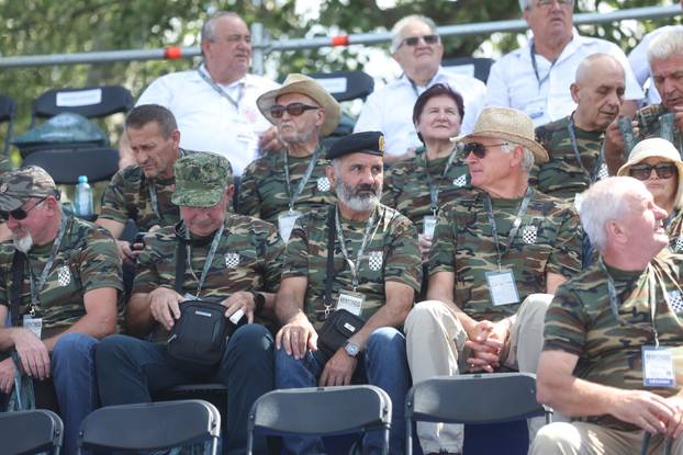 Zagreb: Okupljanje uzvanika uoči početka vojnog mimohoda u povodu 30. obljetnice VRO Oluja