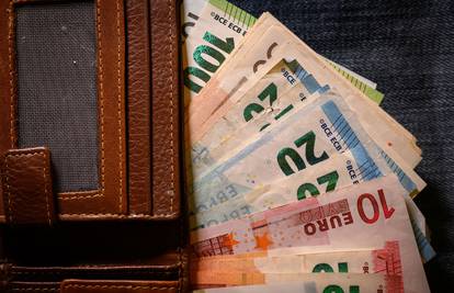 Djevojčica (16) vratila izgubljen novčanik s više od 7000 eura