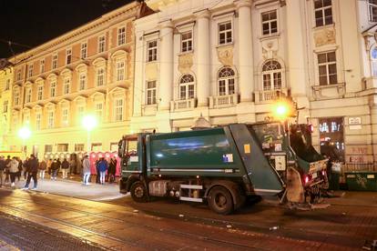 Zagreb: Smeće na gradskim ulicama nakon proslave Nove godine 