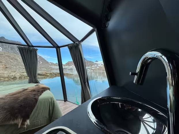 FOTO Ovo je prva plutajuća kućica za odmor na Grenlandu: Cijena noćenja će vas šokirati