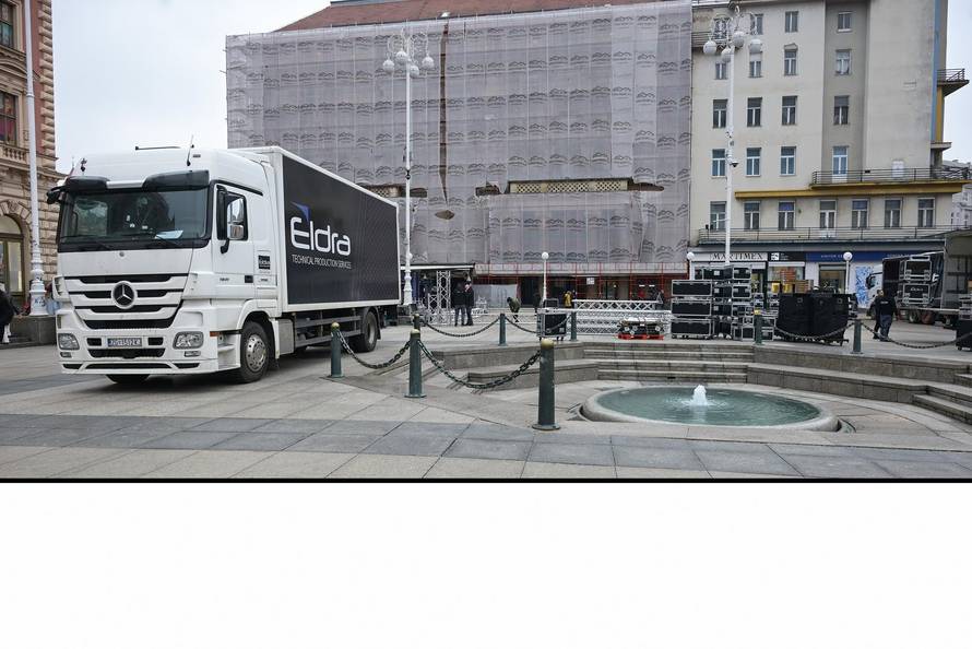 Zagreb: Postavljanje bine na glavnom Trgu gdje će biti organiziran doček rukometaša