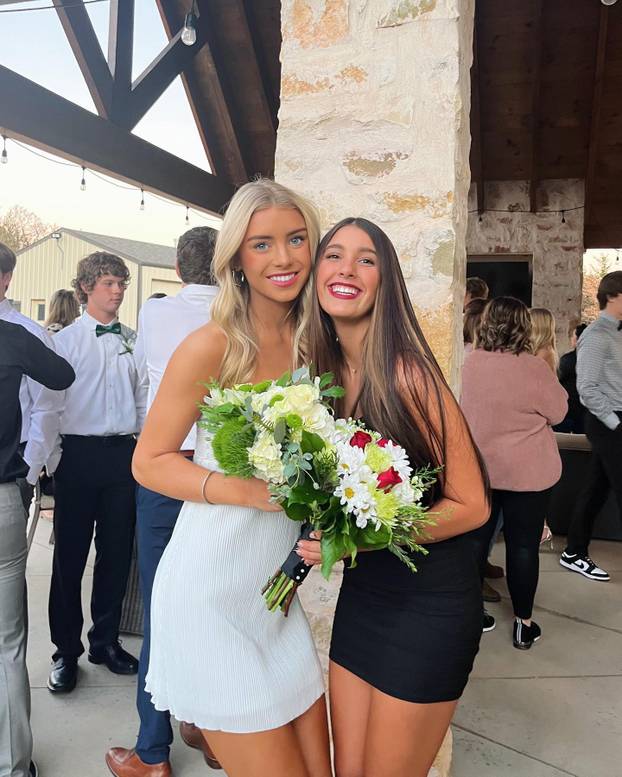 FOTO Hajdukovac kleknuo pred Amerikanku, sad napušta klub. 'Ti si odgovor na moje molitve'