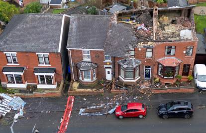 VIDEO/FOTO Superćelijska oluja razorila dio Engleske! Tornado je dizao krovove i rušio stabla