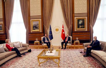 Na sastanku u Turskoj Erdogan nije dao sjedalicu Ursuli von der Leyen. Morala je sjesti na kauč