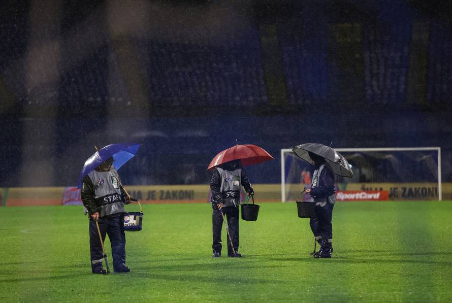 Zagreb: Zagrijavanje igrača Dinama i Osijeka prije četvrtfinala Hrvatskog nogometnog kupa