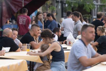 FOTO Počeo Food truck festival u Zagrebu - delicije za svačiji ukus