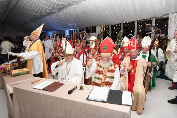 Križevci: Krštenje vina okupilo je 50-ak biskupa Svetih Martina iz cijele Hrvatske