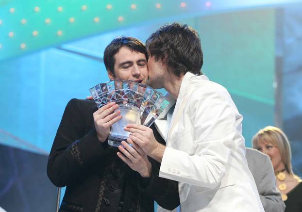 ARHIVA - Boris Novković s pjesmom 'Vukovi umiru sami' pobijedio na Dori 2005.