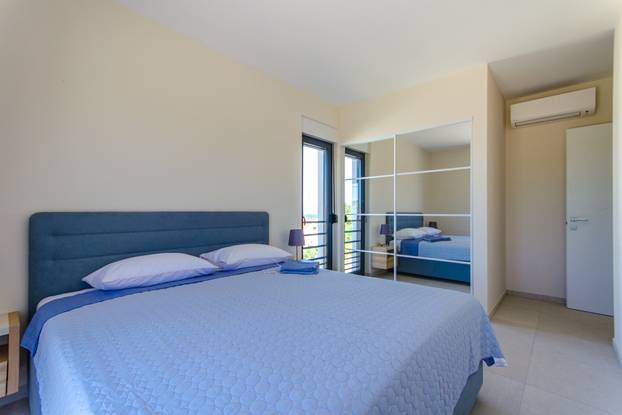 FOTO Kakva vila! Prodaju je na Šolti. Grijani bazen, a more na 150 metara. Saznali smo cijenu