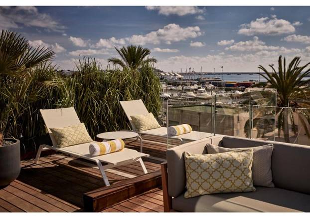 Sama pomisao na Ibizu priziva slike savršenog odmora, ali ovaj hotel je pravi jackpot!