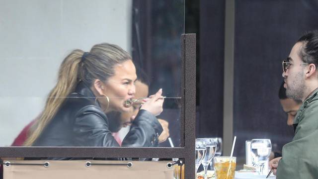 *EXCLUSIVE* Chrissy Teigen and John Legend enjoy a lunch date at Il Pastaio