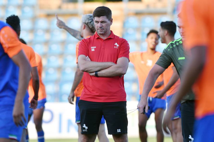 Stevan Gerrard trener Al Ettifaqa na zagrijavanju uoči prijateljske utakmice sa NK Varaždin 