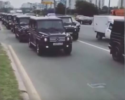 Razbijesnili Ruse: 30 luksuznih Mercedesa divljalo po ulicama
