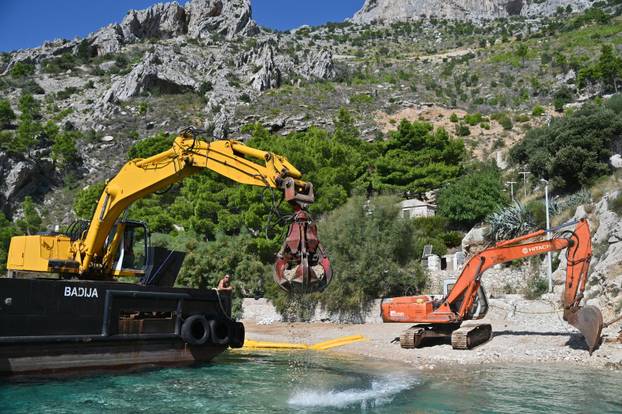 Nastavlja se rušenje bespravno izgrađenih objekata u uvali Vruja