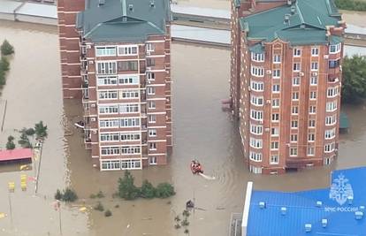 Na istoku Rusije nakon prolaska tajfuna poplavljeno tisuće kuća