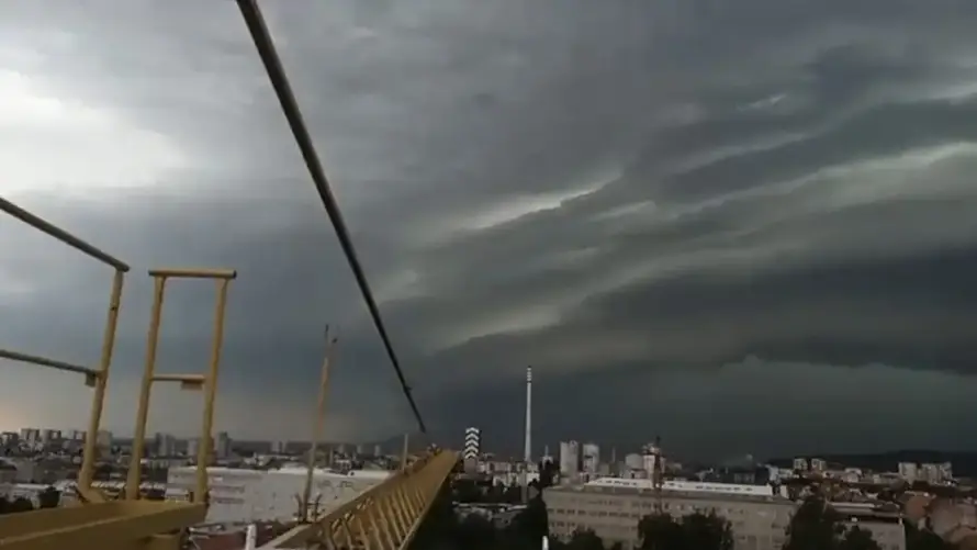 Čudom preživjeli oluju: 'Nismo mogli vjerovati kad smo vidjeli da pokušava sam izaći iz krana'