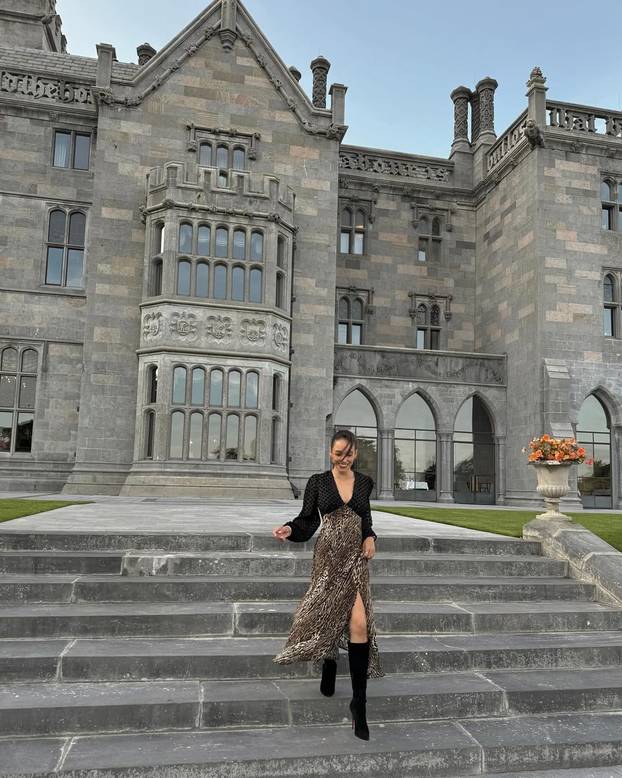 FOTO Bivša konobarica se zbog Benzeme preobratila na islam, rodila mu i dijete. Prekinuli su