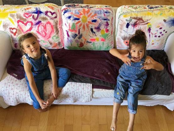 Kad nema tate doma: Ljupkine kćeri 'uredile' novi, bijeli kauč