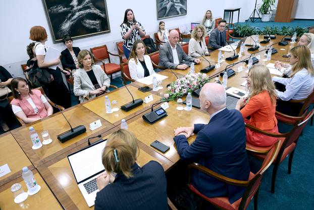 Zagreb: Odr&zcaron;an okrugli stol "Zakoni krojeni za &zcaron;ivot: Prilagodba radnog zakonodavstva stvarnim potrebama onkolo&scaron;kih pacijenata&ldquo;