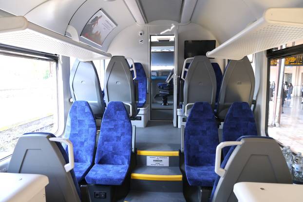 Zagreb:  Prvi elektrobaterijski vlak pušten u promet