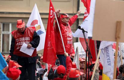 Na prosvjedu je oko 1500 ljudi: 'Posao i plaća, a ne burza!'