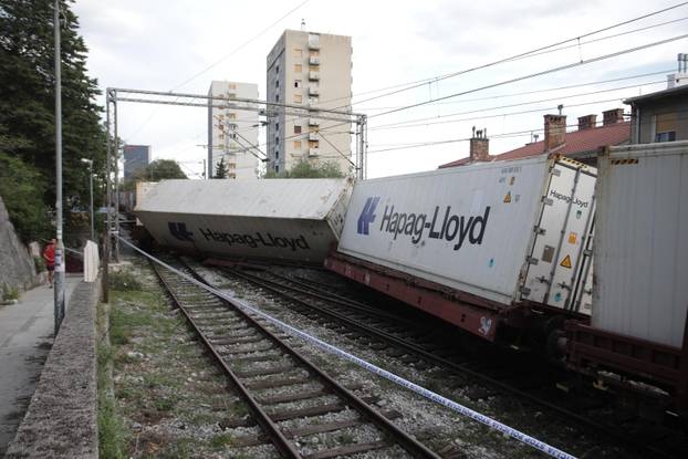 Vagoni iskočili iz kompozicije na pruzi Rijeka-Zagreb kod kolodvora Pećine