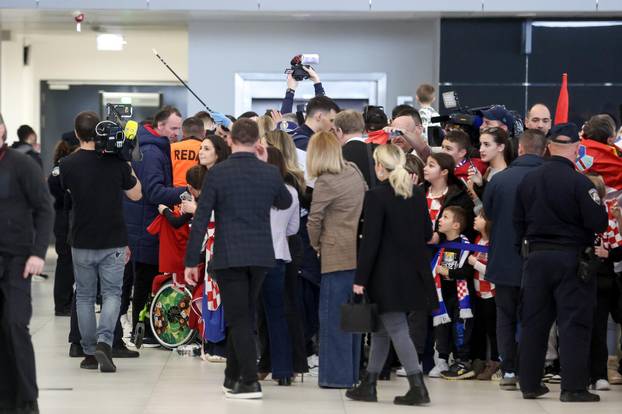 Zagreb: Rukometaši sletjeli u zračnu luku nakon osvojenog srebra na Svjetskom prvenstvu
