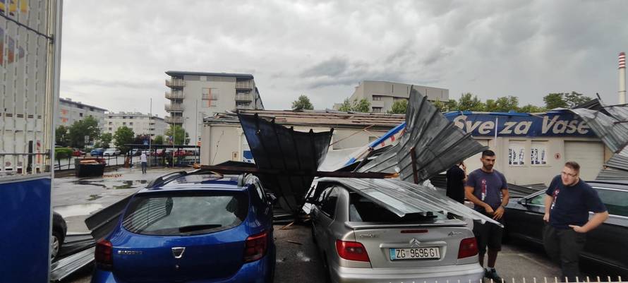 POGLEDAJTE SNIMKU: Vjetar u Zagrebu srušio mega dizalicu!