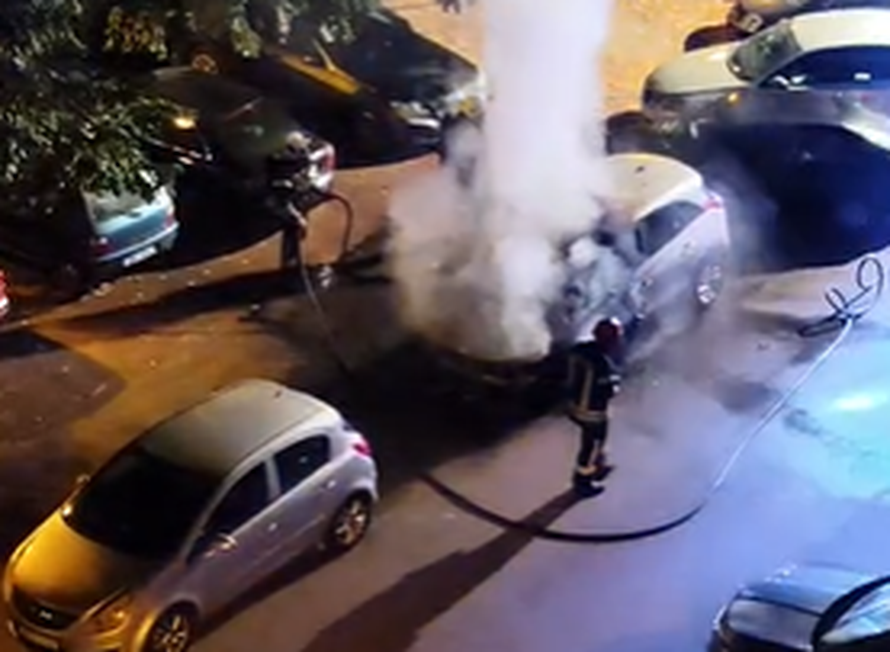 EKSKLUZIVNA SNIMKA Ovako je gorio auto zamjenice županijske državne odvjetnice u  Sl. Brodu!!