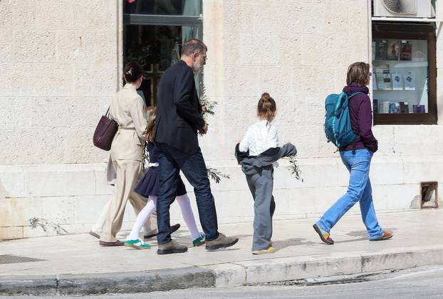 Split: Slaven Bilić s obitelji nakon mise na Cvijetnicu
