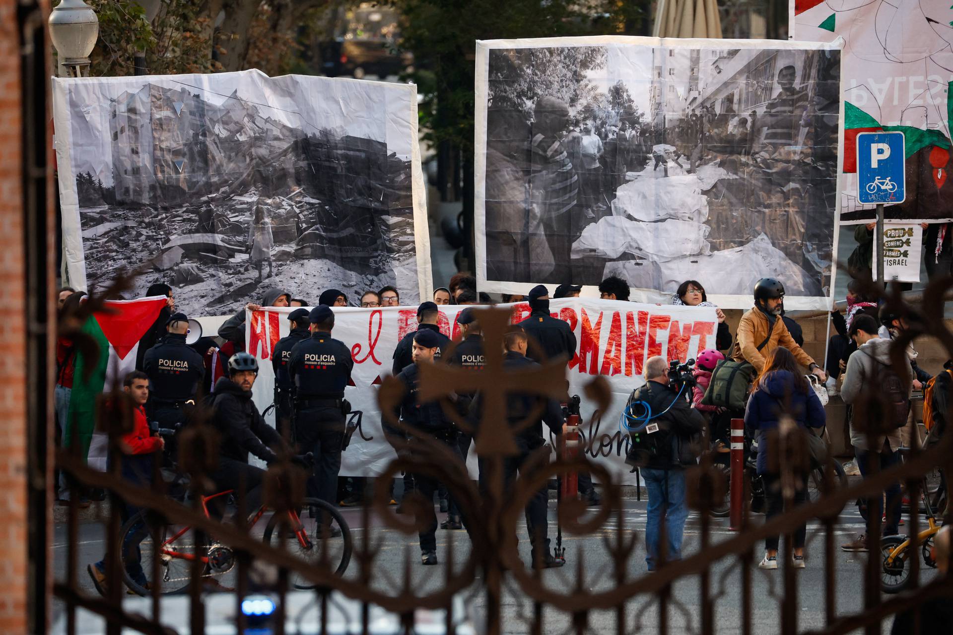 Protest in front of the building where the Union for the Mediterranean summit is taking place in Barcelona