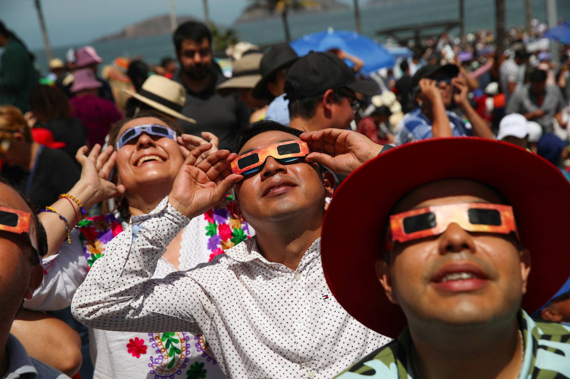 Total solar eclipse darkens parts of northern Mexico