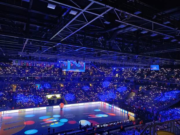 FOTO Arena je bila puna, protiv Argentine 15.650 ljudi! A ovako je bilo kad su upalili bljeskalice