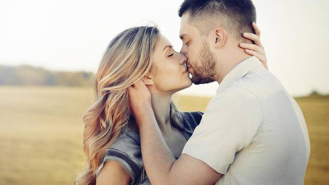 Ljubav je na svakom koraku: Ovaj Instagram profil objavljuje sretne parove i njihove priče