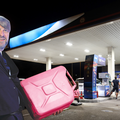 Cijena goriva ru&scaron;i novi rekord, Vlada ima dva alata da ono bude jeftinije. Ali ih ne koristi...