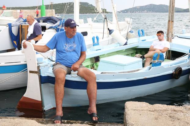 FOTO Čuvari stoljetne tradicije: Drveni brodovi utrkivali se na 'Regati za dušu i tilo' u Betini