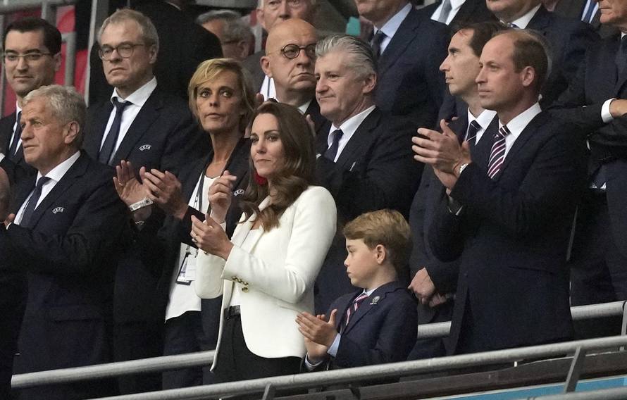 Šuker na Wembleyju utakmicu prati pored kraljevne, dobio mjesto uz princa Williama i Kate