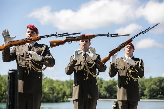 Obilježavanje Dana oružanih snaga na jezeru Jarun