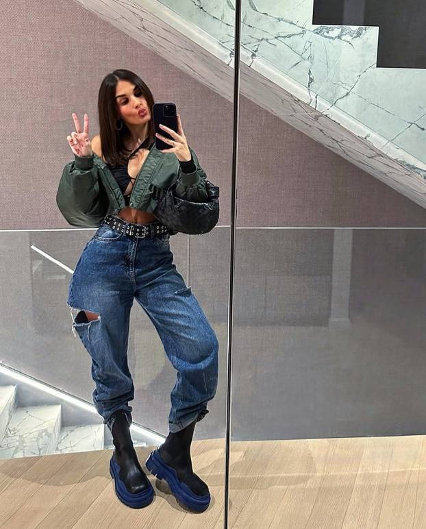 Supruga bivšeg dinamovca je zabljesnula na crvenom tepihu: Hvali se i fotkama u badiću!