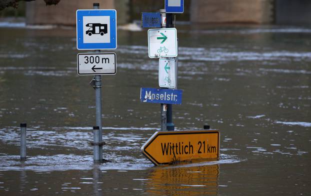 The street sign for the Moselle street is flooded by the river Moselle in Reil