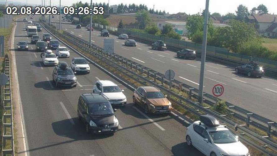 FOTO Gužve na autocestama od ranog jutra: 'Iz Zagreba pa sve do Karlovca treba čak dva sata'