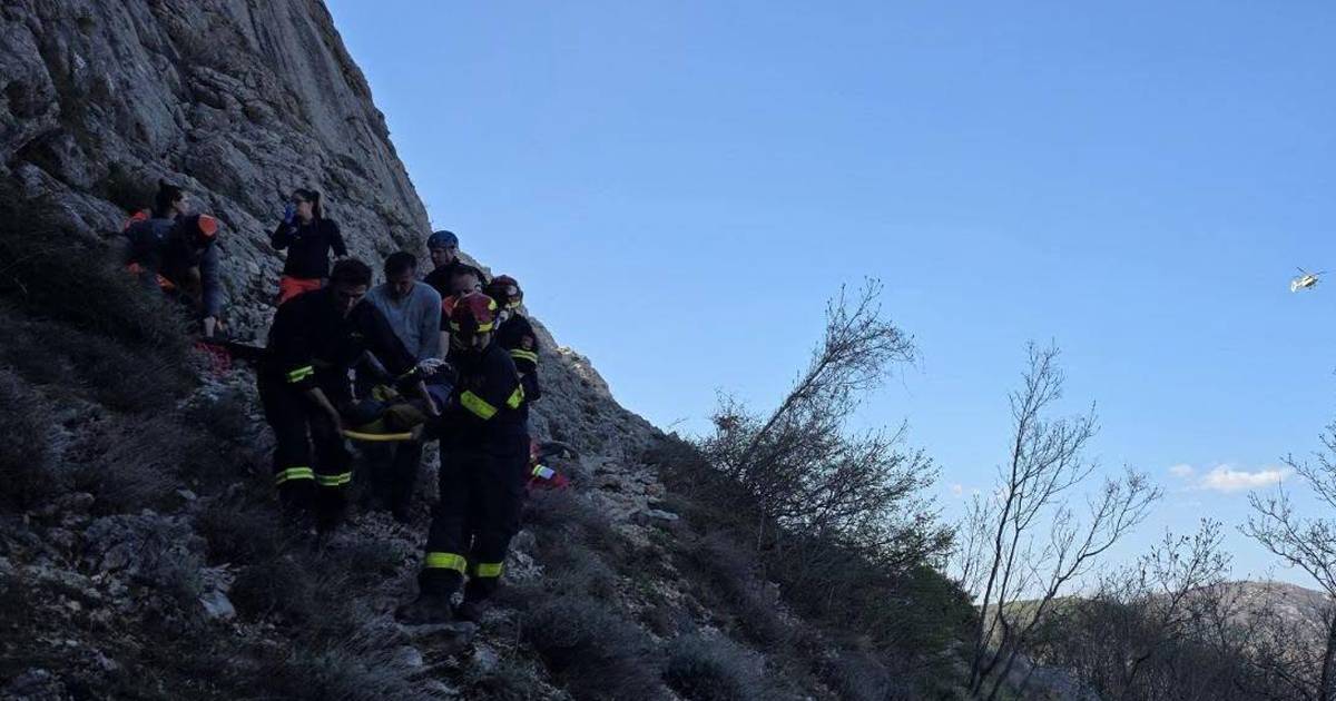 A climber fell down the rocks on Krk: He was transported by an ambulance helicopter