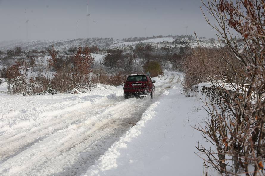 Snijeg u Dalmatinskoj Zagori