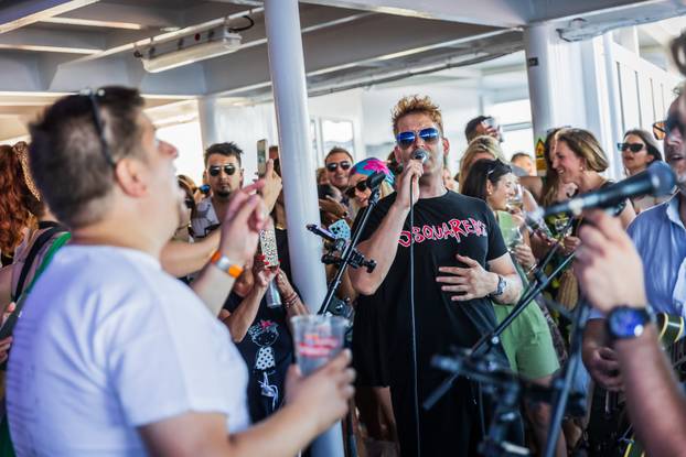 Split: Trajekt Oliver na kojem se održava koncert za vrijeme plovidbe do Vela Luke