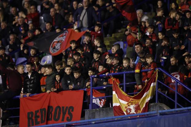 FOTO Bad Blue Boysi skandirali 'ubij tovara' i 'bijeli ale, pušite ku**ine'! Igrači Dinama šutjeli